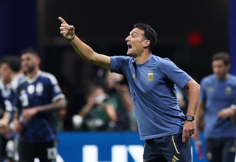 Soccer-Argentina are best with their backs to the wall, says coach Scaloni
