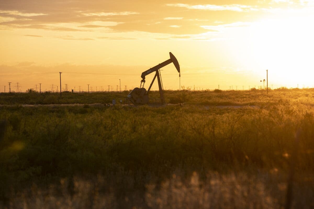Oil Holds Gains as Iran Stokes Inflation Worries: Markets Wrap - Bloomberg.com