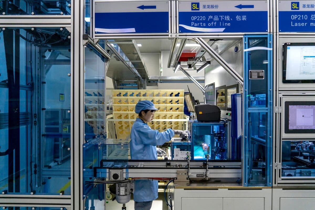 China’s GDP Growth Weakens to 4.3%, Below Official Target Range - Bloomberg.com