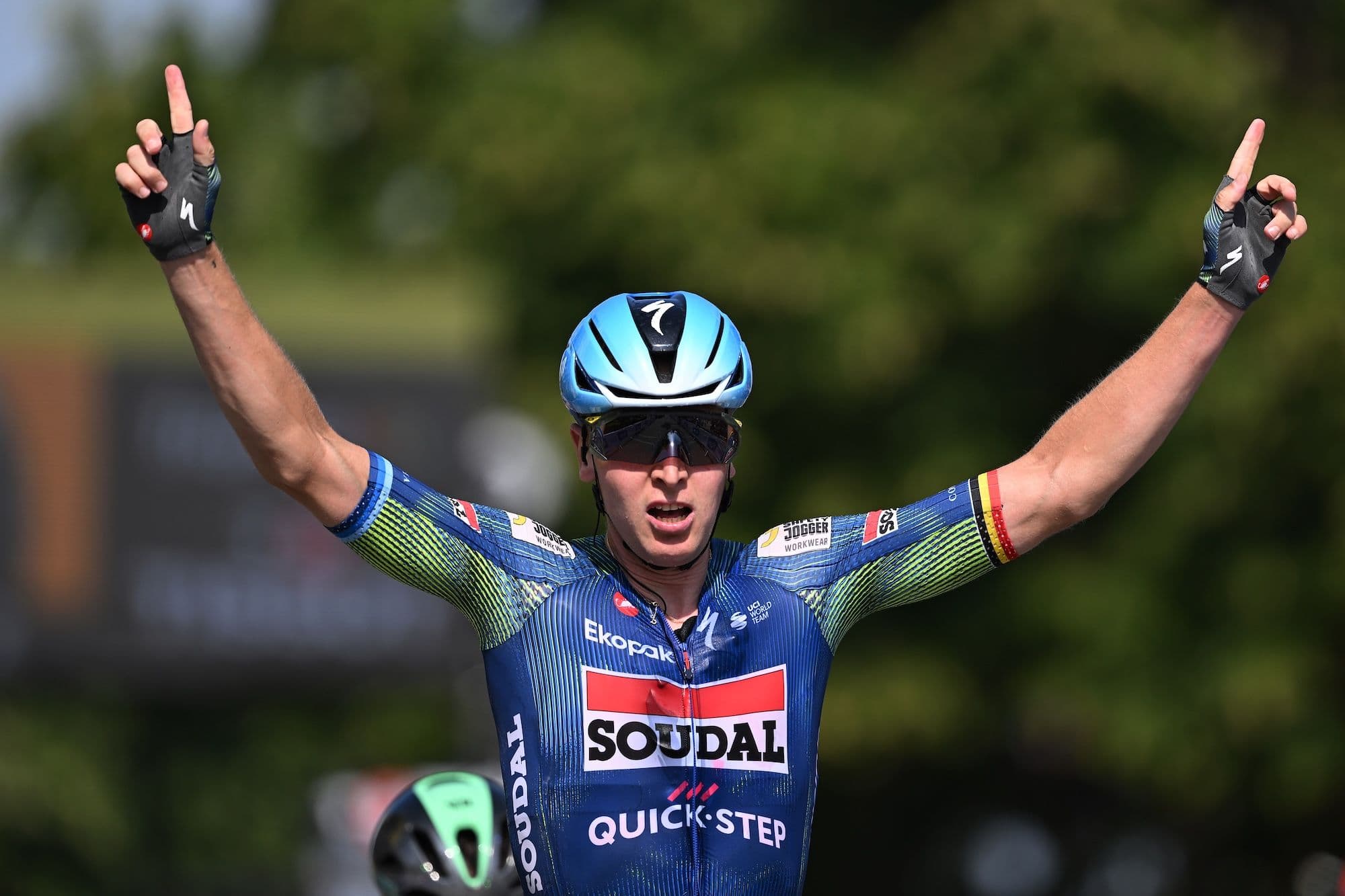 Tour de France: Tim Merlier claims back-to-back victories on stage 8 with furious sprint into Bergerac