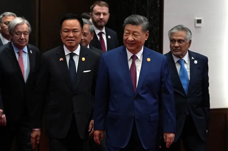 Dar, Wang urge US and Iran to resume talks