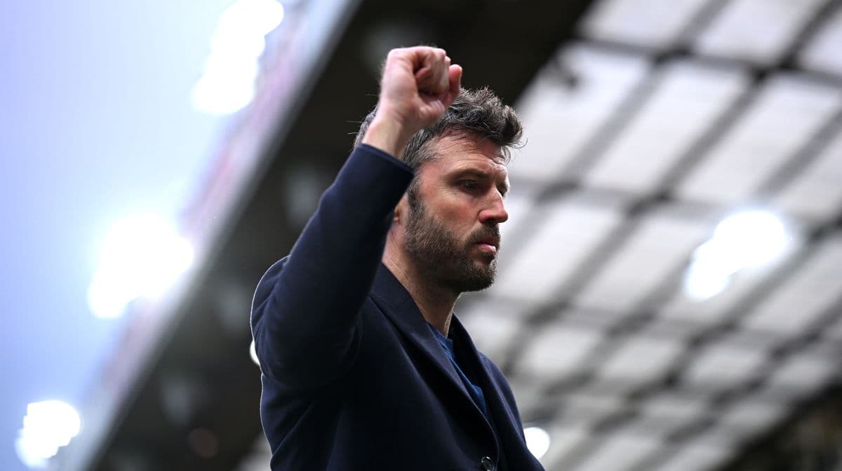 Man Utd news: Michael Carrick makes hijack call as chiefs to fly in for £85m transfer talks