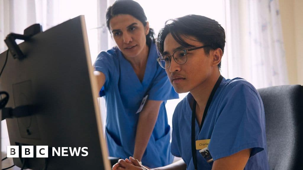 Consultants in England vote in favour of NHS strikes