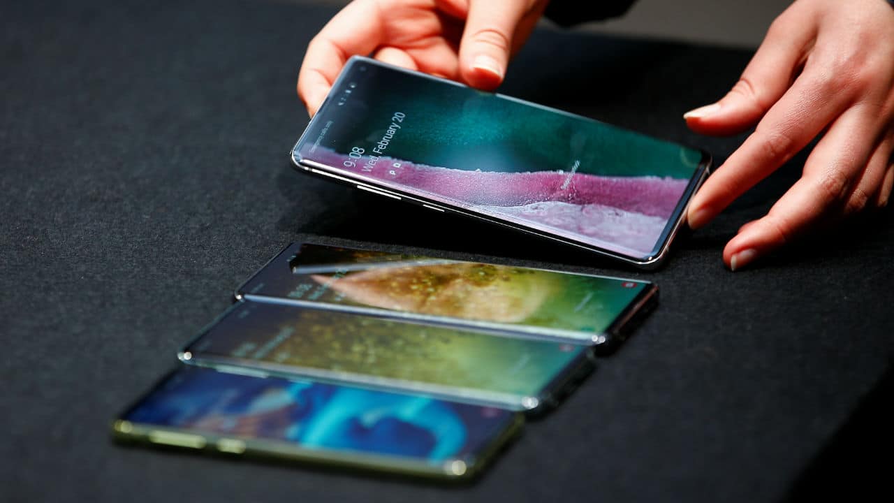 Refurbished smartphones, laptops set for breakout year as new device prices surge