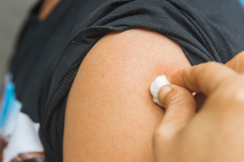 Pharmacy flu vaccination booking system to open two weeks earlier