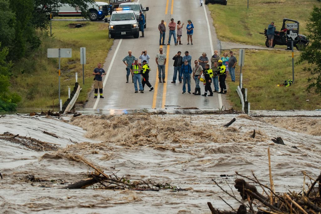 At least 2 dead, hundreds rescued as flooding devastates parts of Texas - Austin American-Statesman