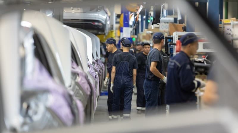 Eurozone industrial production ticked down in May