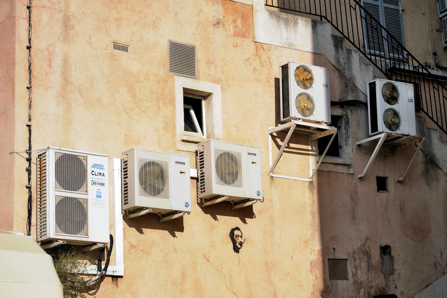 Eight facts about air conditioning amid an overheated global debate