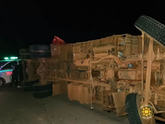 One person dead after truck overturns on Goaso-Kukuom highway
