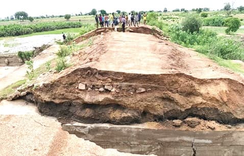 Rains collapse Kongo bridge, communities cut off