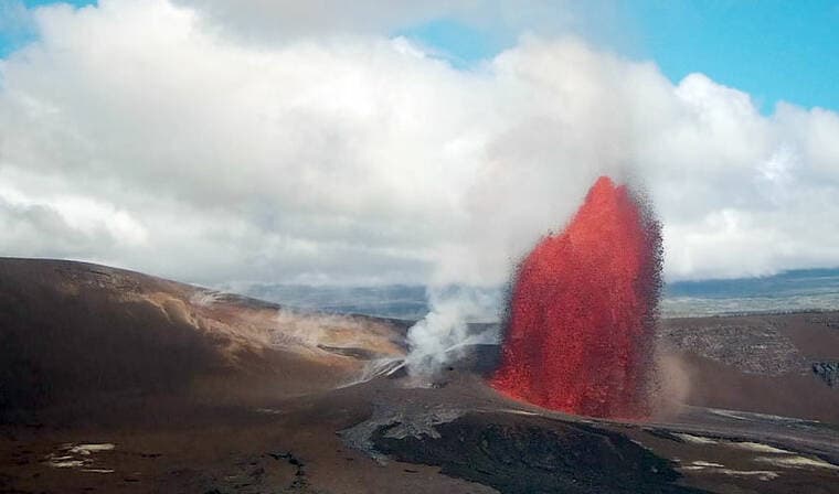 Lava fountaining returns to Kilauea’s Halemaumau crater - Honolulu Star-Advertiser